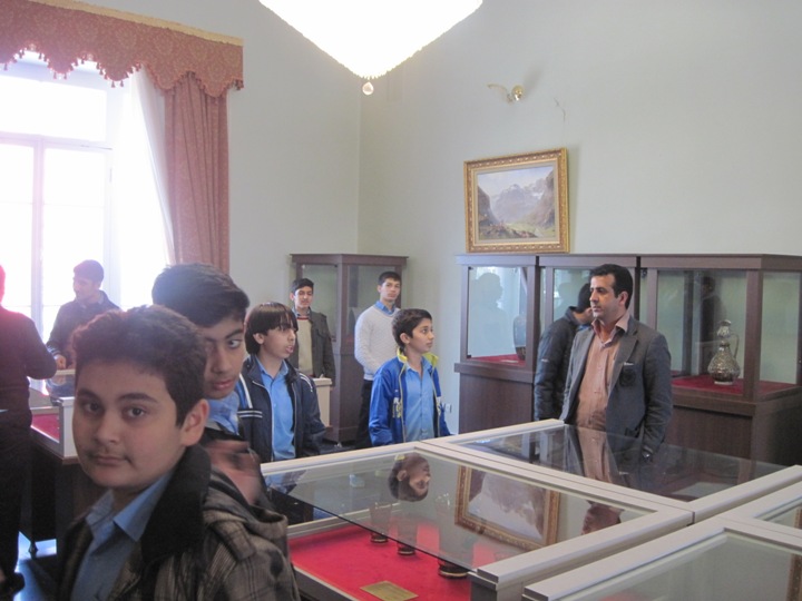 بازدید دانش آموزان پایه سوم راهنمایی از موزه واقع در پارک شهر ( سه شنبه 92/12/06 )